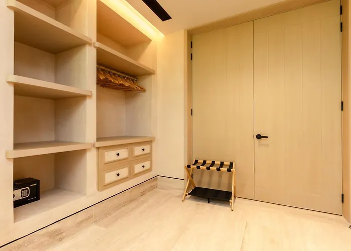 The Palm Luxury Corasol By Lumina