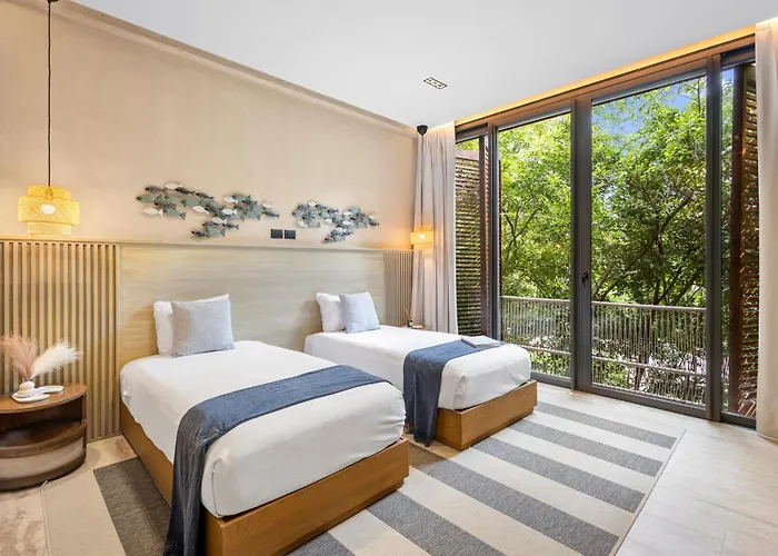 The Palm Luxury Corasol By Lumina